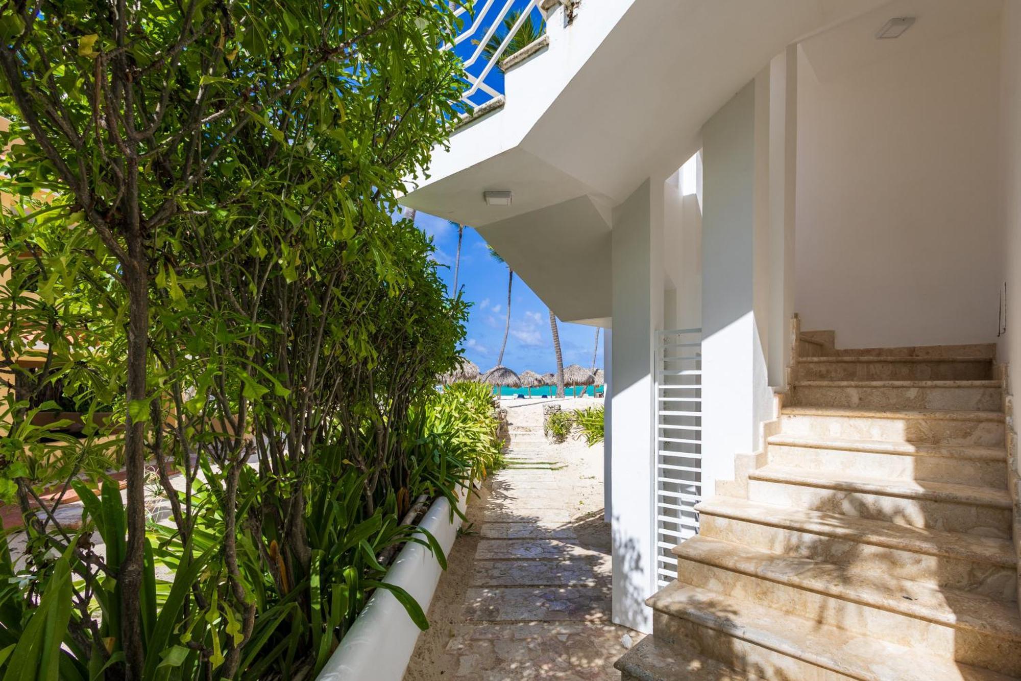 Prime Ocean View Punta Cana Apartments - 3-Bedroom Getaway With Private Terrace On Bavaro Beach Exterior photo